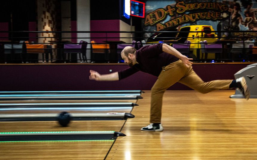 Geste du lanceur de boule de bowling.